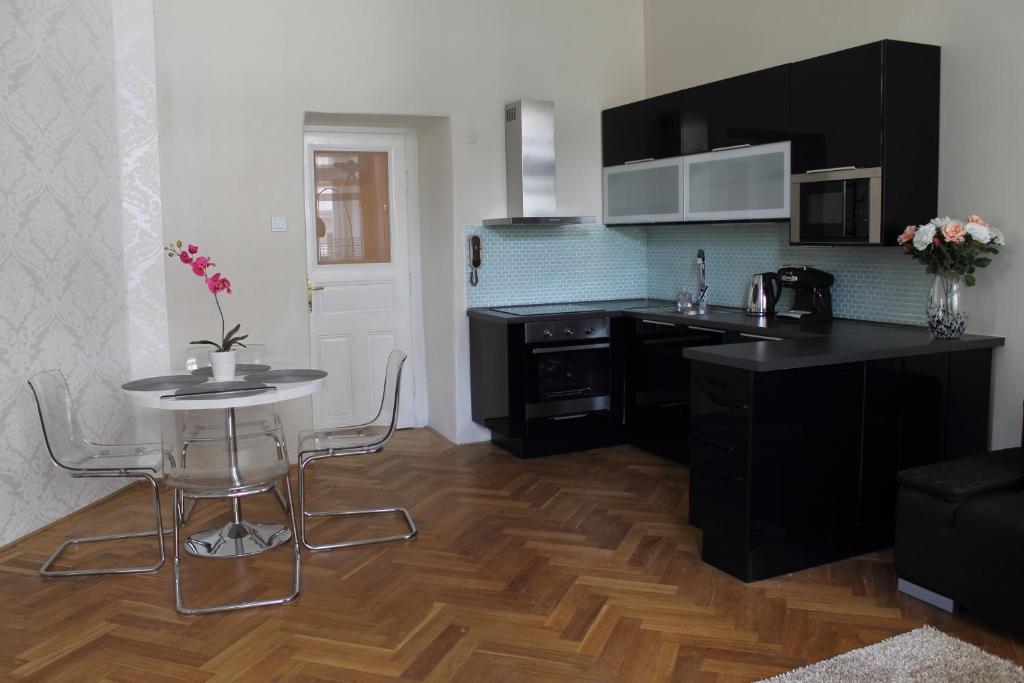 Royal Prague Apartment Celakovskeho Sady room 2
