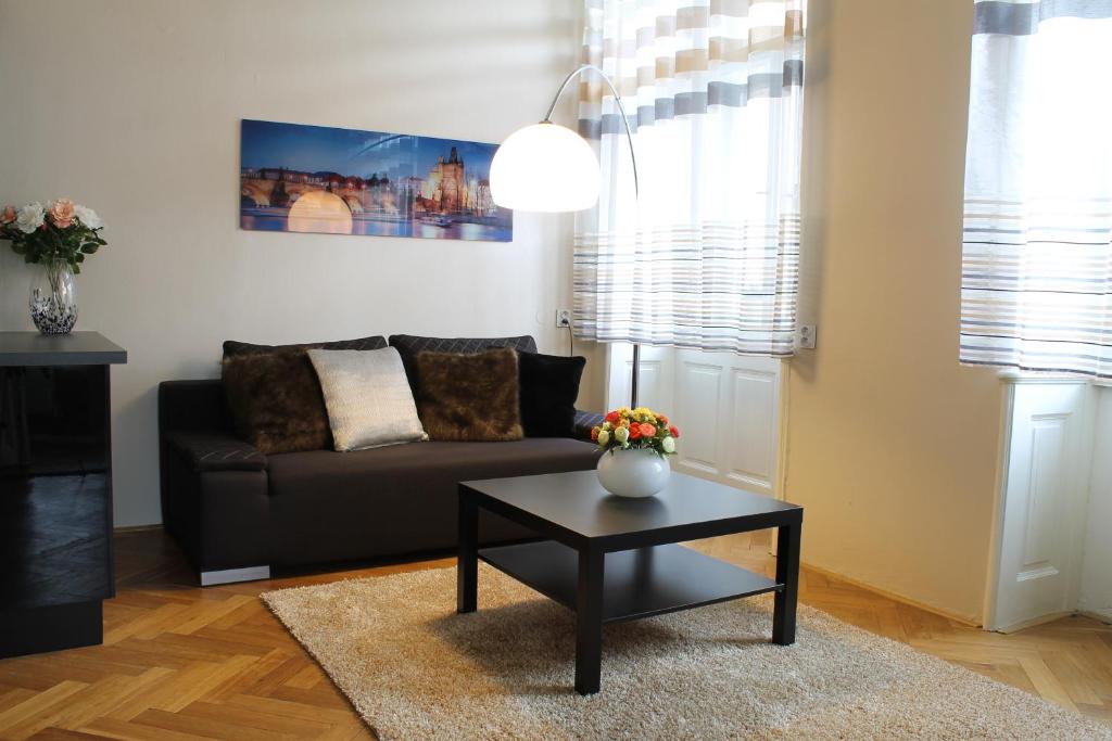 Royal Prague Apartment Celakovskeho Sady room 3